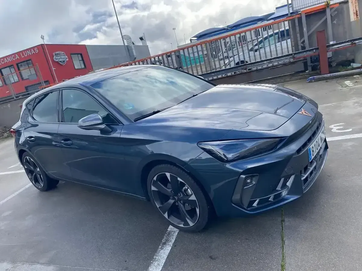 Usado Cupra Leon 150 CV (110 kW) 2025 Gris Berlina