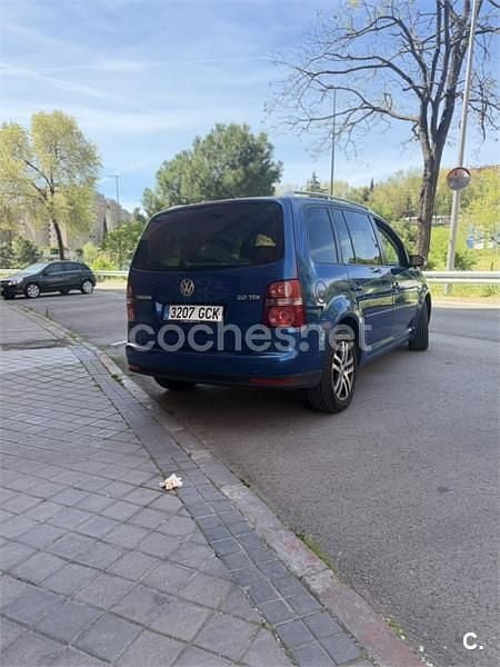 Usado VW Touran Highline 140 CV (102 kW) 2008 Azul Monovolumen