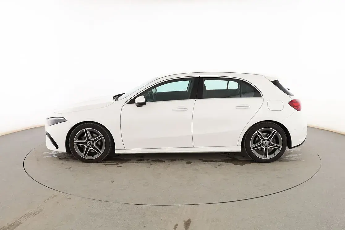 Usado Mercedes A200 AMG line 177 CV (130 kW) 2024 Blanco Berlina