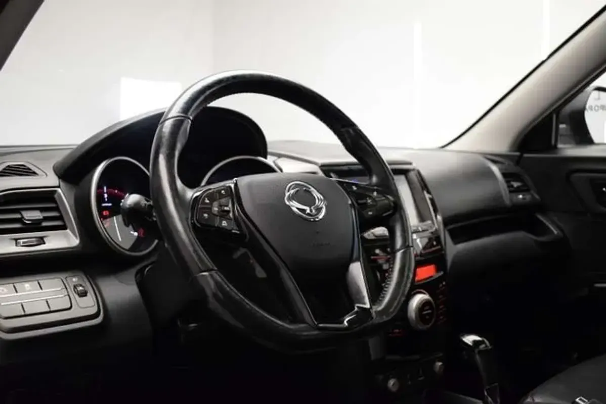 Usado SsangYong XLV Limited 116 CV (85 kW) 2017 Negro SUV