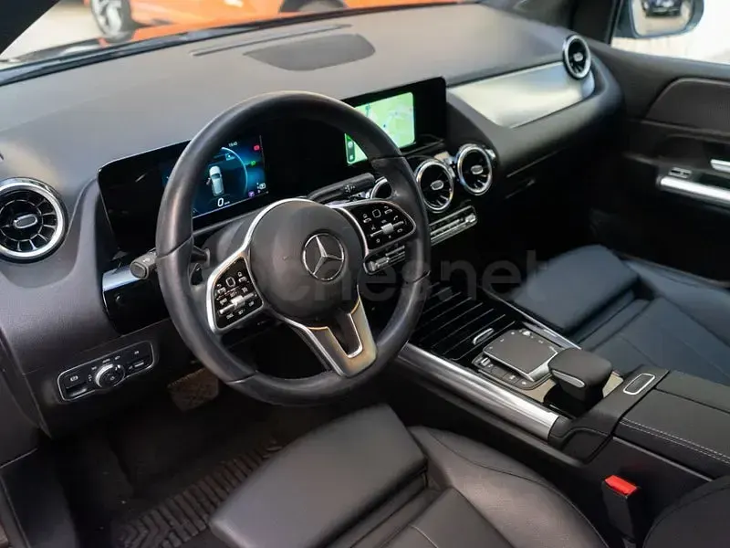 Usado Mercedes B200 150 CV (110 kW) 2021 Negro Utilitario
