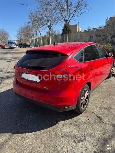Usado Ford Focus Trend 125 CV (91 kW) 2015 Rojo Berlina