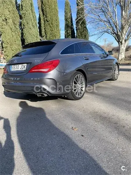 Usado Mercedes CLA220 Shooting Brake AMG line 177 CV (130 kW) 2015 Gris / plata Familiar