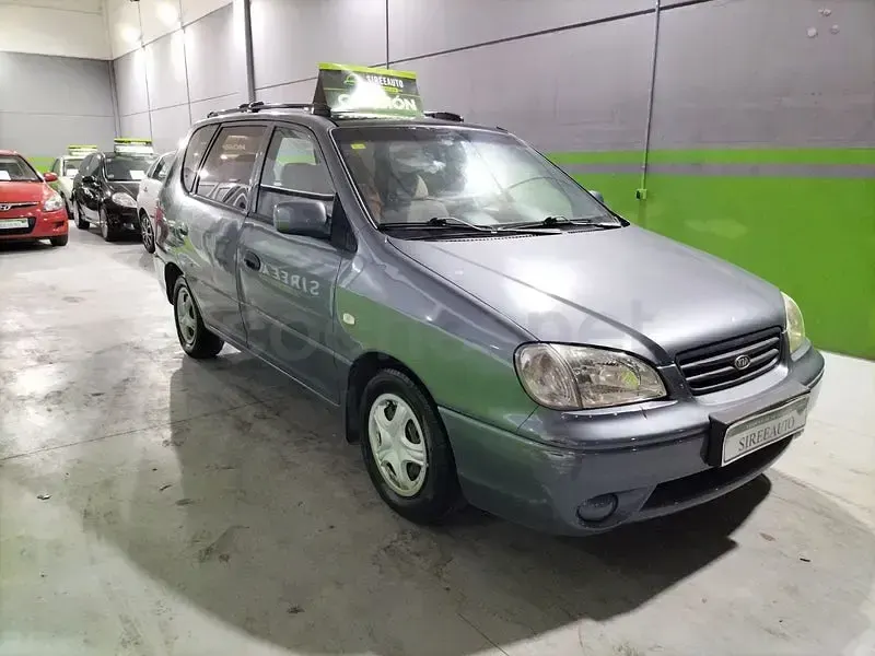 Usado Kia Carens 110 CV (80 kW) 2002 Gris / plata Monovolumen