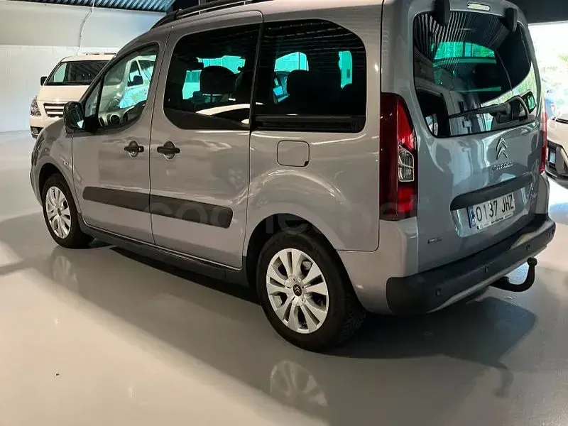 Usado Citroën Berlingo Feel 120 CV (88 kW) 2015 Gris / plata Monovolumen