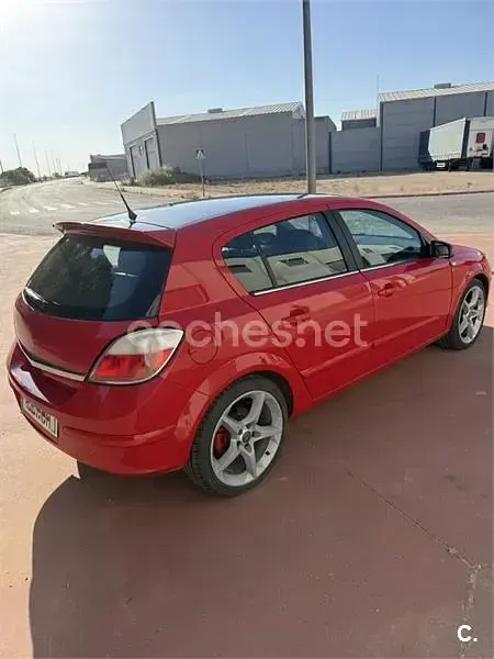 Usado Opel Astra Cosmo 150 CV (110 kW) 2005 Rojo Berlina