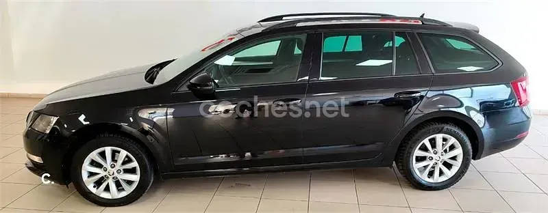 Usado Skoda Octavia Active 115 CV (84 kW) 2020 Negro Familiar