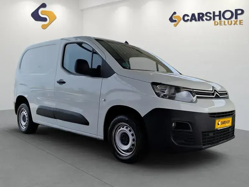 Usado Citroën Berlingo Live 102 CV (75 kW) 2022 Blanco Monovolumen