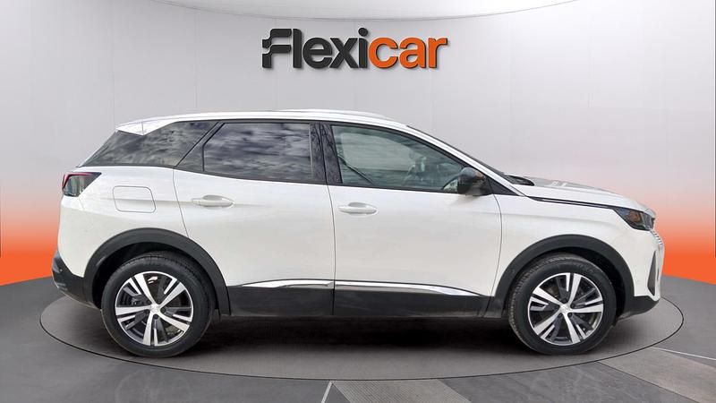Usado Peugeot 3008 Allure 131 CV (96 kW) 2023 Blanco Monovolumen