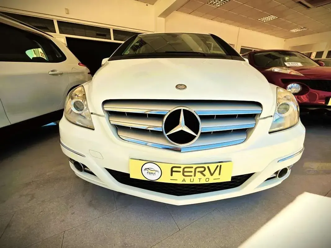 Usado Mercedes B180 109 CV (80 kW) 2009 Blanco Monovolumen