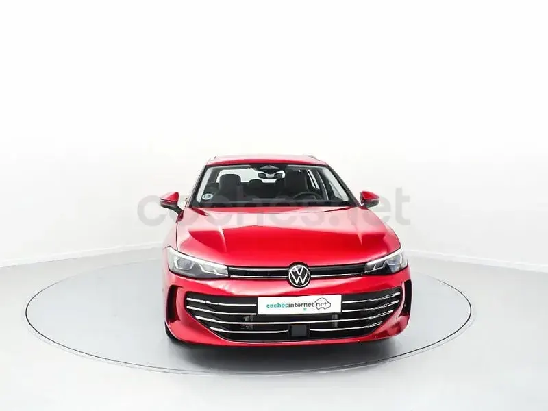 Usado VW Passat Business 150 CV (110 kW) 2024 Rojo Familiar