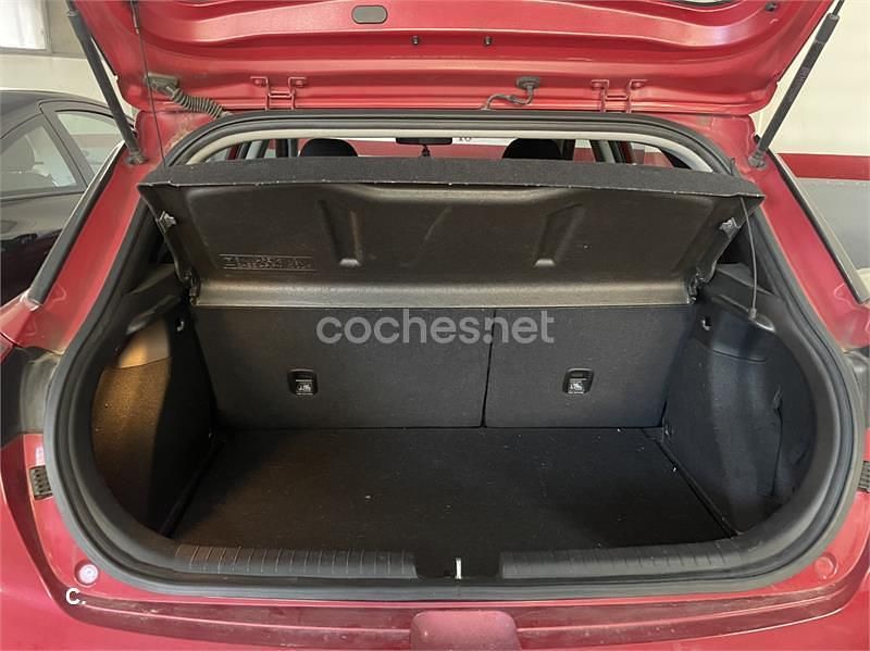 Usado Hyundai i20 84 HP (61 kW) 2018 Vermelho Sedan