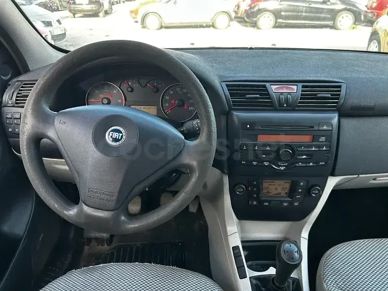 Usado Fiat Stilo Dynamic 120 CV (88 kW) 2005 Azul Berlina