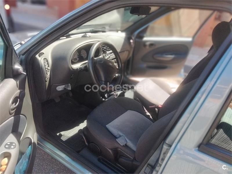 Azul Usado 2001 Ford Fiesta Ambiente Utilitario | 1300 € - Imagen 1/4