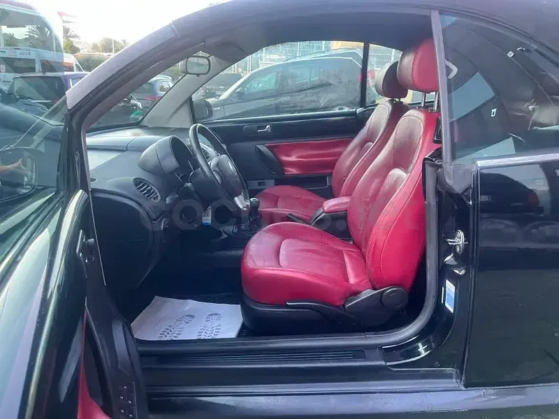 Usado VW New Beetle 105 CV (77 kW) 2007 Negro Utilitario