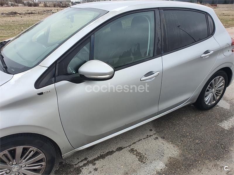 Usado Peugeot 208 75 CV (55 kW) 2017 Gris / plata Utilitario