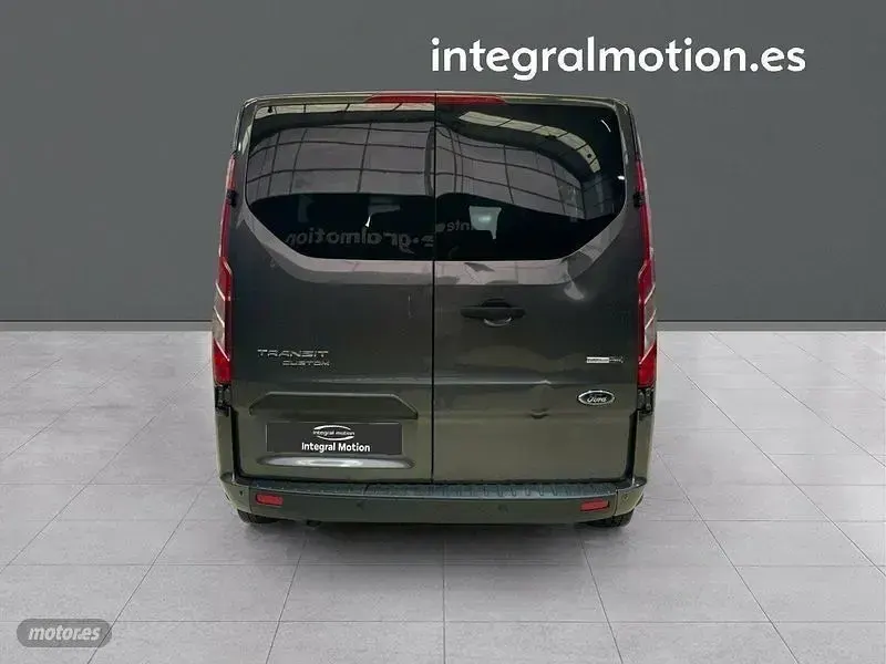 Usado Ford Transit Trend 131 CV (96 kW) 2023 Gris Familiar