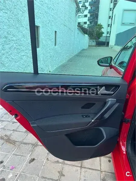 Usado VW Golf Sportsvan Advance 125 CV (91 kW) 2016 Rojo Monovolumen
