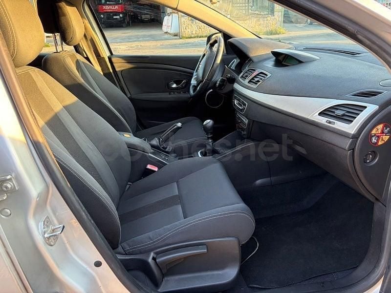 Usado Renault Mégane Dynamique 105 CV (77 kW) 2008 Gris / plata Berlina