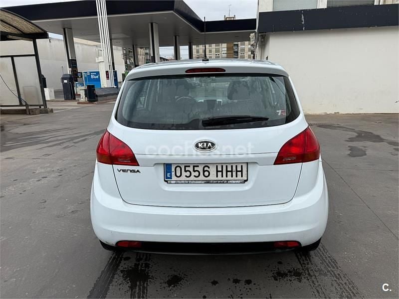 Usado Kia Venga 90 CV (66 kW) 2011 Blanco Utilitario
