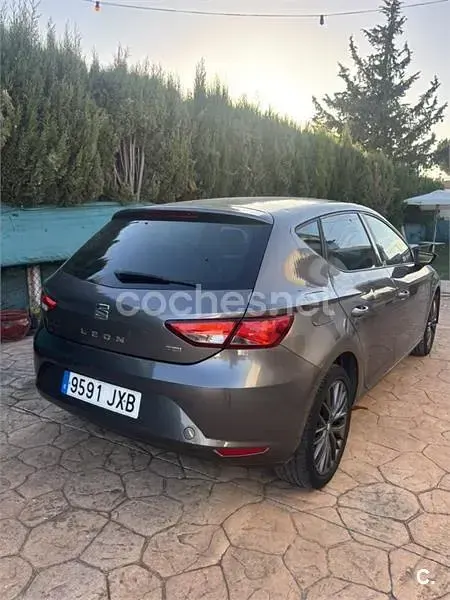 Usado Seat Leon CONNECT 110 CV (80 kW) 2017 Gris / plata Berlina