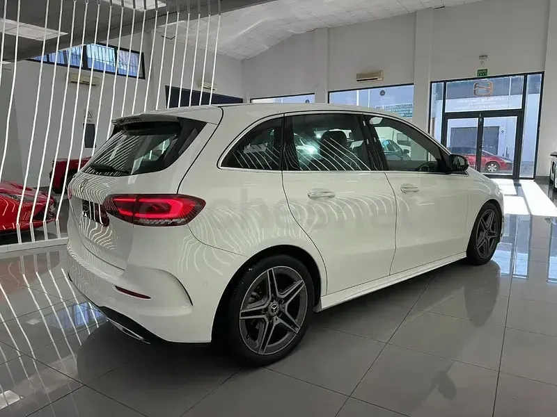 Usado Mercedes B200 150 CV (110 kW) 2020 Blanco Utilitario