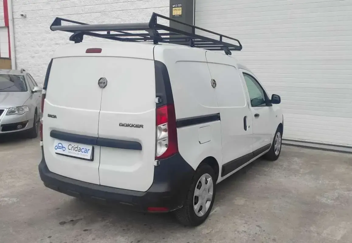 Usado Dacia Dokker Ambiance 75 CV (55 kW) 2018 Blanco Monovolumen
