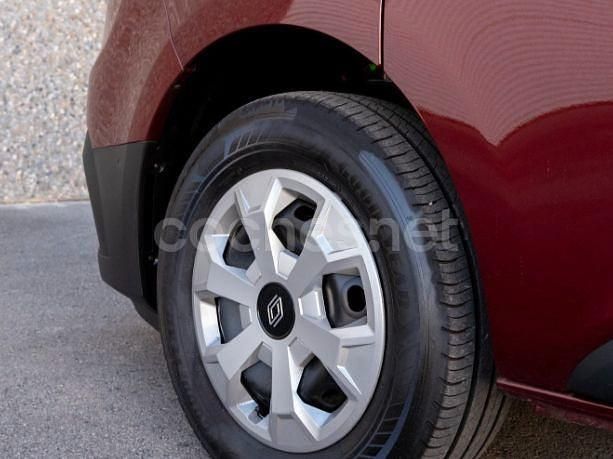 Usado Renault Trafic Authentique 150 CV (110 kW) 2025 Granate Monovolumen