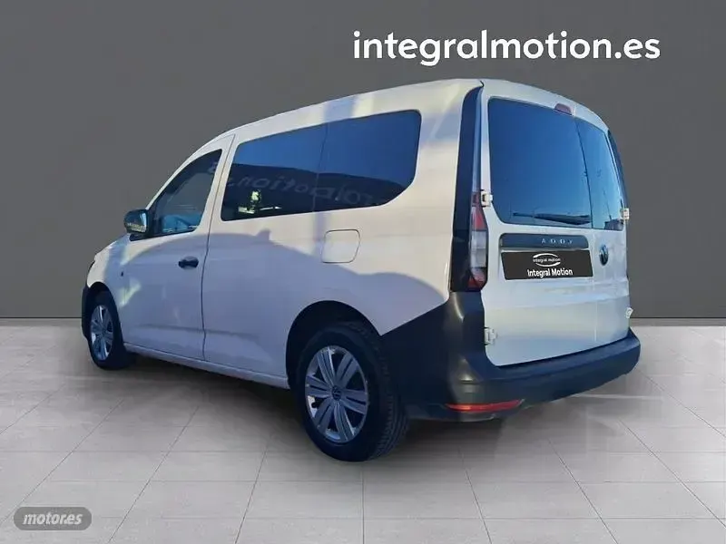 Usado VW Caddy 102 CV (75 kW) 2023 Blanco Monovolumen