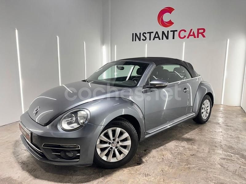 Usado VW Beetle Design 105 CV (77 kW) 2018 Gris / plata Descapotable