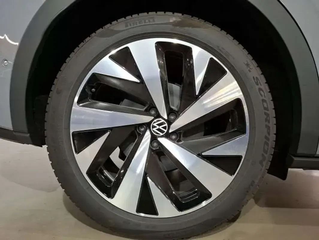 Usado VW ID.5 Pro 150 kW (204 CV) 2025 Gris SUV