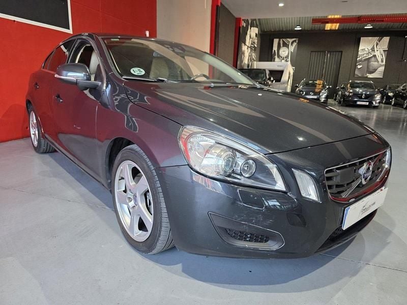 Usado Volvo S60 Momentum 163 CV (119 kW) 2011 Negro Berlina