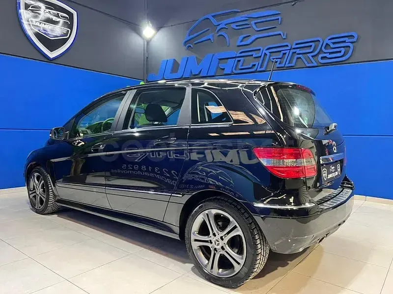Usado Mercedes B180 116 CV (85 kW) 2010 Negro Monovolumen