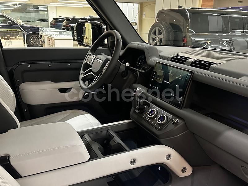 Nuevo Land Rover Defender SE 249 CV (183 kW) 2025 Gris / plata SUV