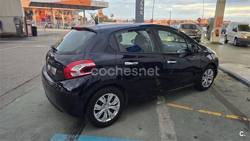 Usado Peugeot 208 Access 82 CV (60 kW) 2014 Azul Utilitario