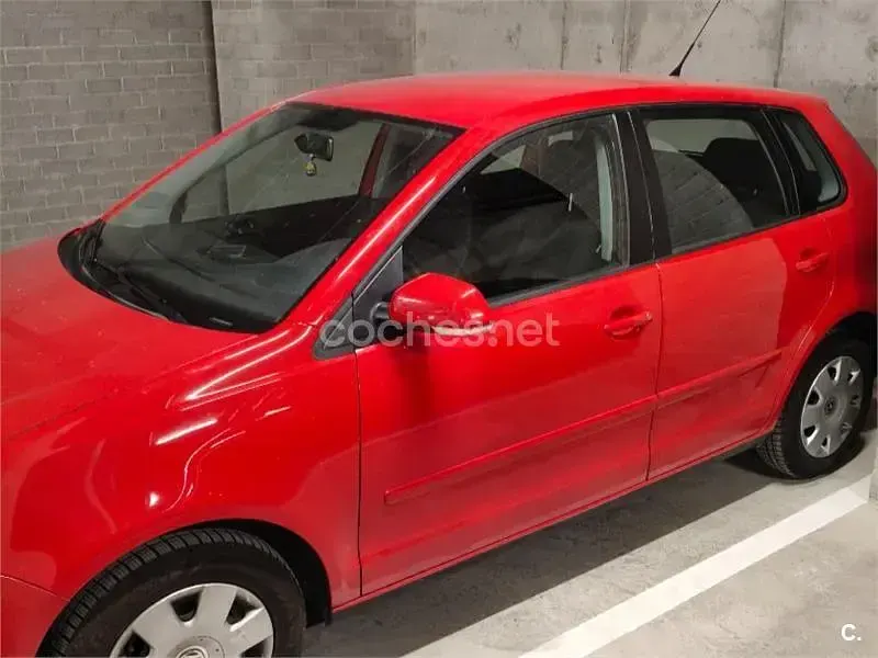 Usado VW Polo Advance 75 CV (55 kW) 2005 Rojo Utilitario