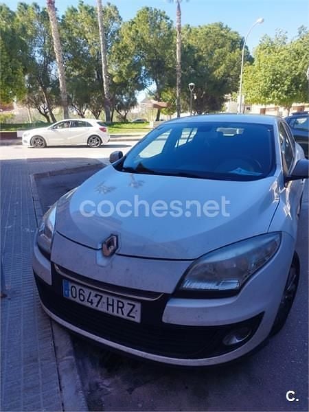 Usado Renault Mégane Dynamique 110 CV (80 kW) 2013 Blanco Berlina