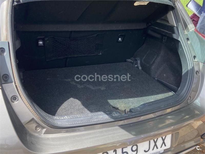 Gris / plata Usado 2017 Toyota Auris Active Berlina | 13.500 € (Precio justo) - Imagen 1/4