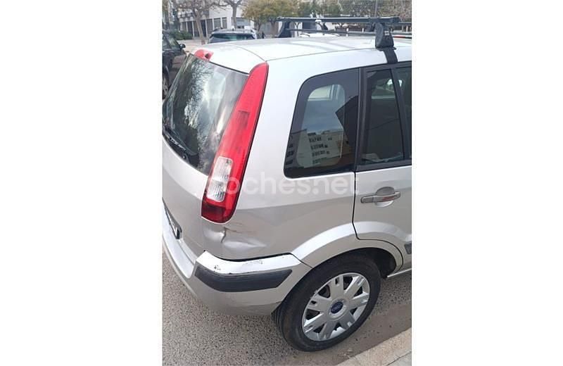 Usado Ford Fusion 80 CV (58 kW) 2011 Gris / plata Utilitario