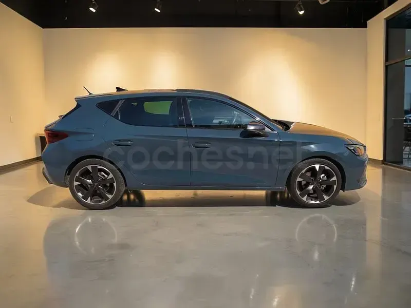 Usado Cupra Leon 150 CV (110 kW) 2024 Azul Berlina