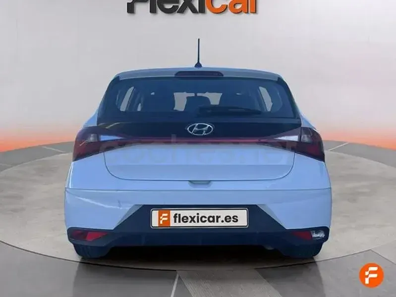 Usado Hyundai i20 100 CV (73 kW) 2022 Blanco Utilitario