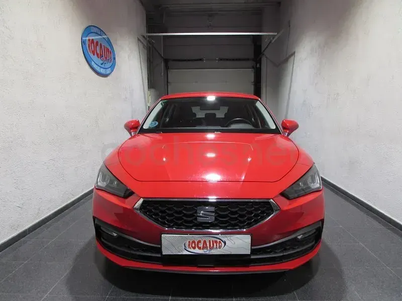 Usado Seat Leon Reference 110 CV (80 kW) 2022 Rojo Berlina