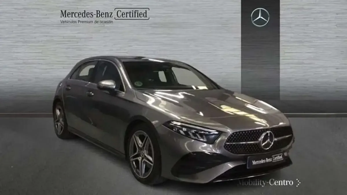 Usado Mercedes A180 109 CV (80 kW) 2024 Gris Utilitario