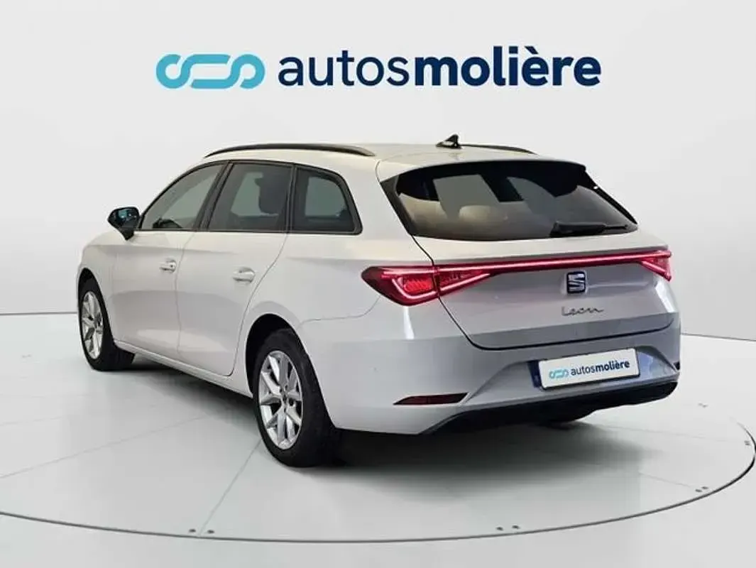 Usado Seat Leon Style 110 CV (80 kW) 2023 Blanco Utilitario
