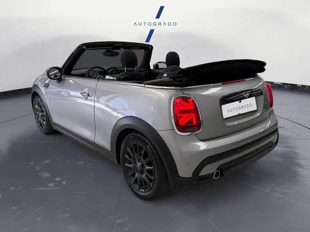 Usado Mini Cooper Cabriolet 136 CV (100 kW) 2023 Gris Descapotable