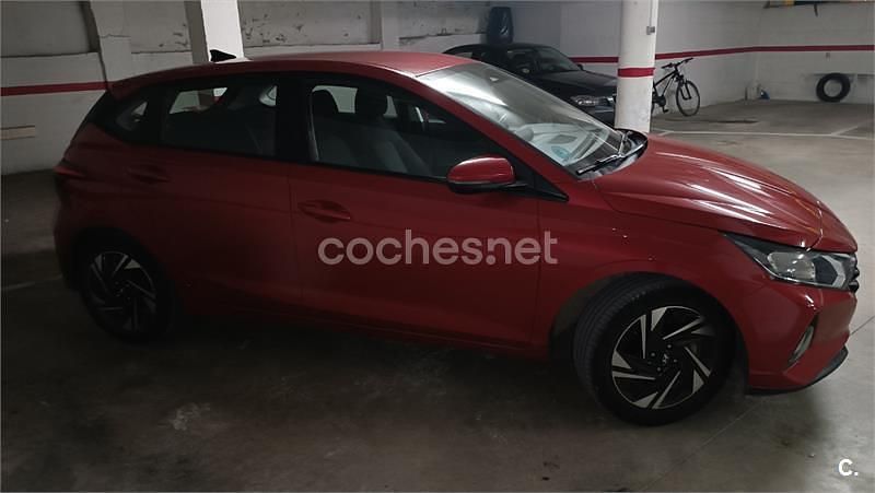 Usado Hyundai i20 100 CV (73 kW) 2022 Rojo Utilitario