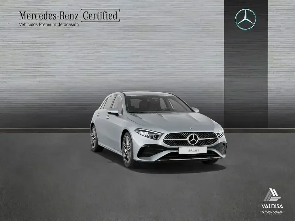 Usado Mercedes A180 136 CV (100 kW) 2025 Plata hightech Berlina