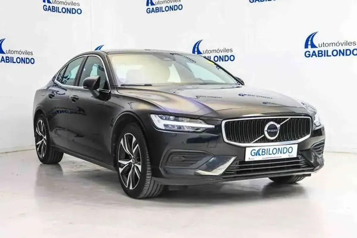 Usado Volvo S60 Core 197 CV (144 kW) 2022 Negro Berlina