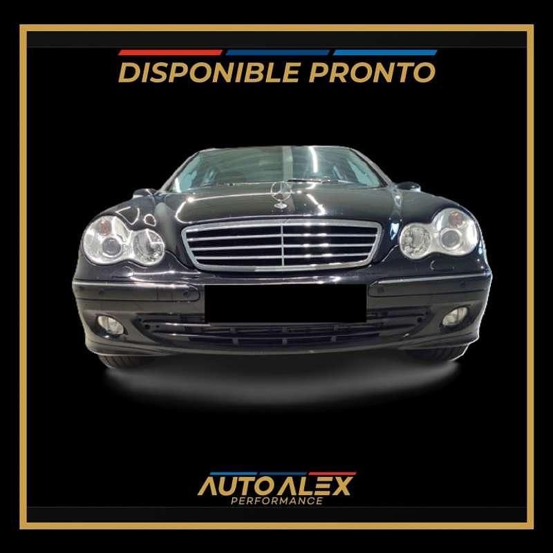 Usado Mercedes C220 Avantgarde 150 CV (110 kW) 2006 Negro Familiar