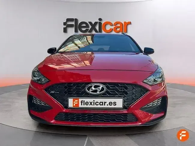 Usado Hyundai i30 N Line 120 CV (88 kW) 2023 Rojo Berlina